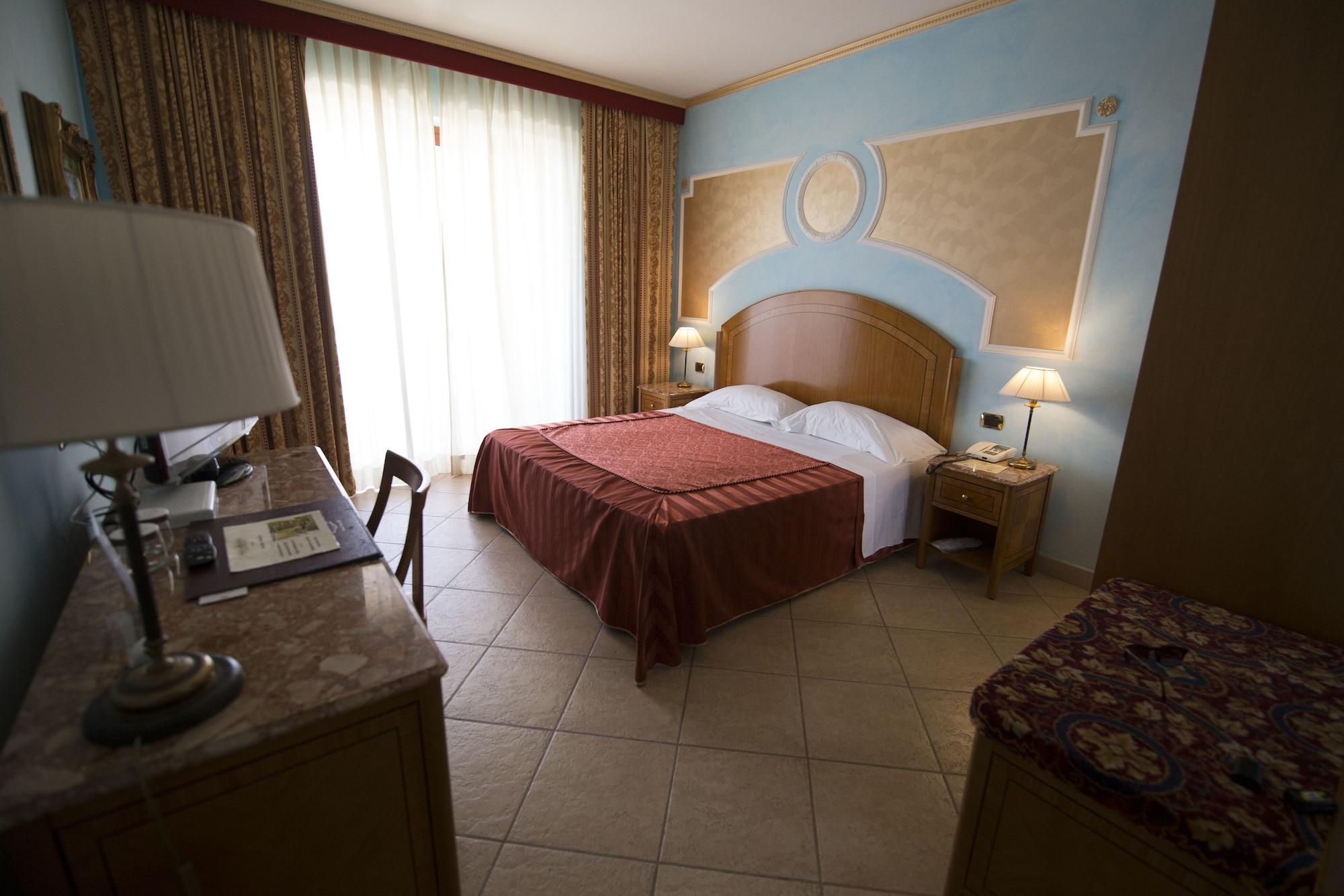 Parco Dei Principi Hotel โรเชลลา ยอนีกา ภายนอก รูปภาพ