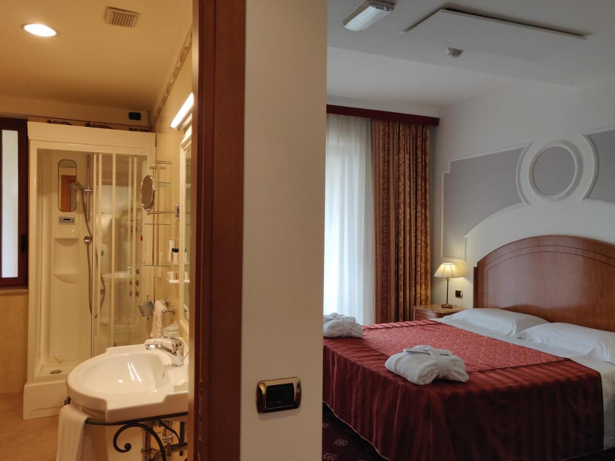 Parco Dei Principi Hotel โรเชลลา ยอนีกา ภายนอก รูปภาพ