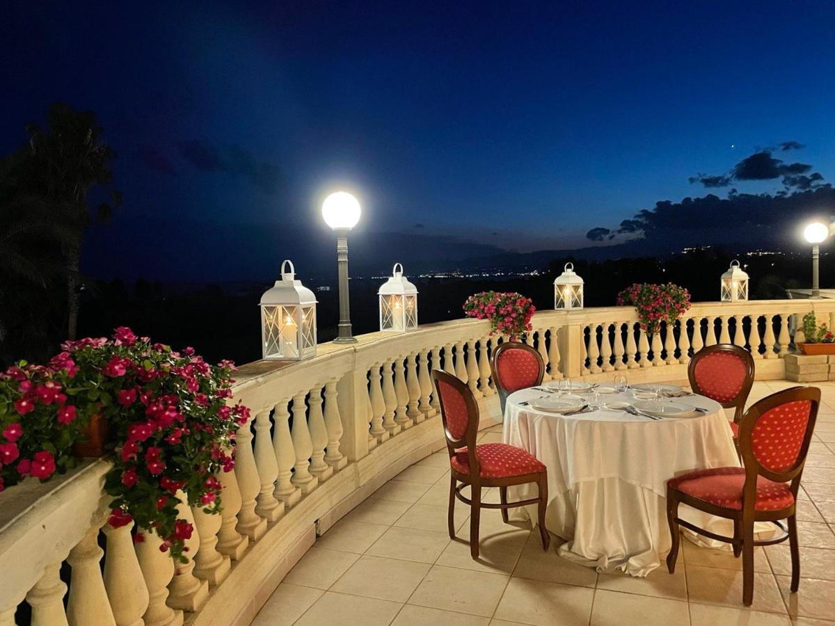 Parco Dei Principi Hotel โรเชลลา ยอนีกา ภายนอก รูปภาพ