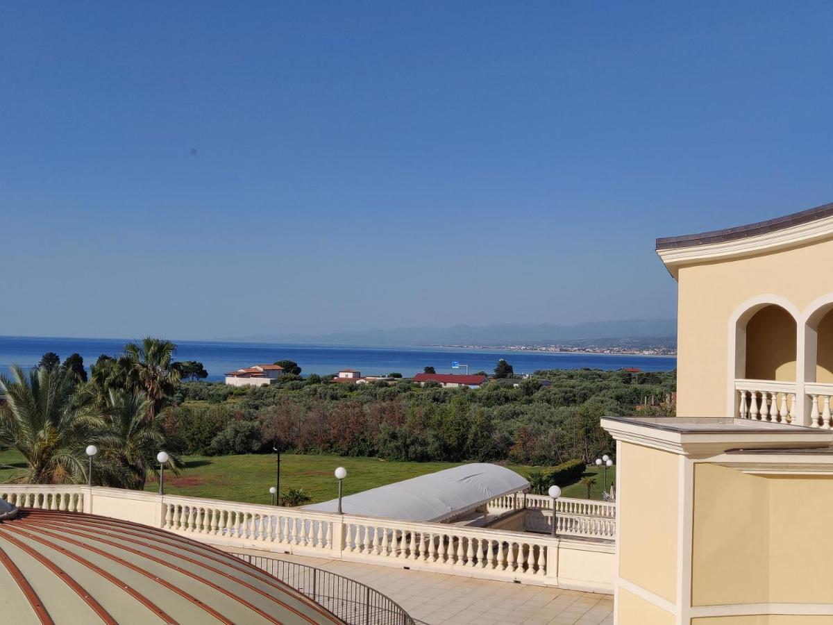 Parco Dei Principi Hotel โรเชลลา ยอนีกา ภายนอก รูปภาพ