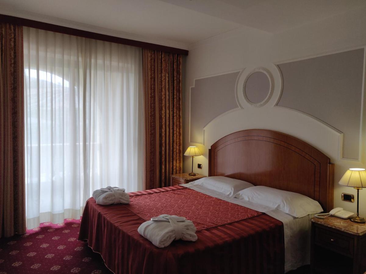 Parco Dei Principi Hotel โรเชลลา ยอนีกา ภายนอก รูปภาพ