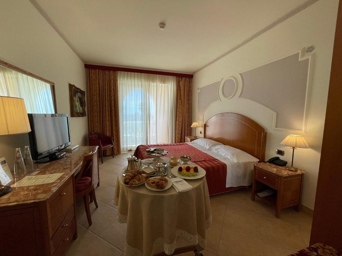 Parco Dei Principi Hotel โรเชลลา ยอนีกา ภายนอก รูปภาพ