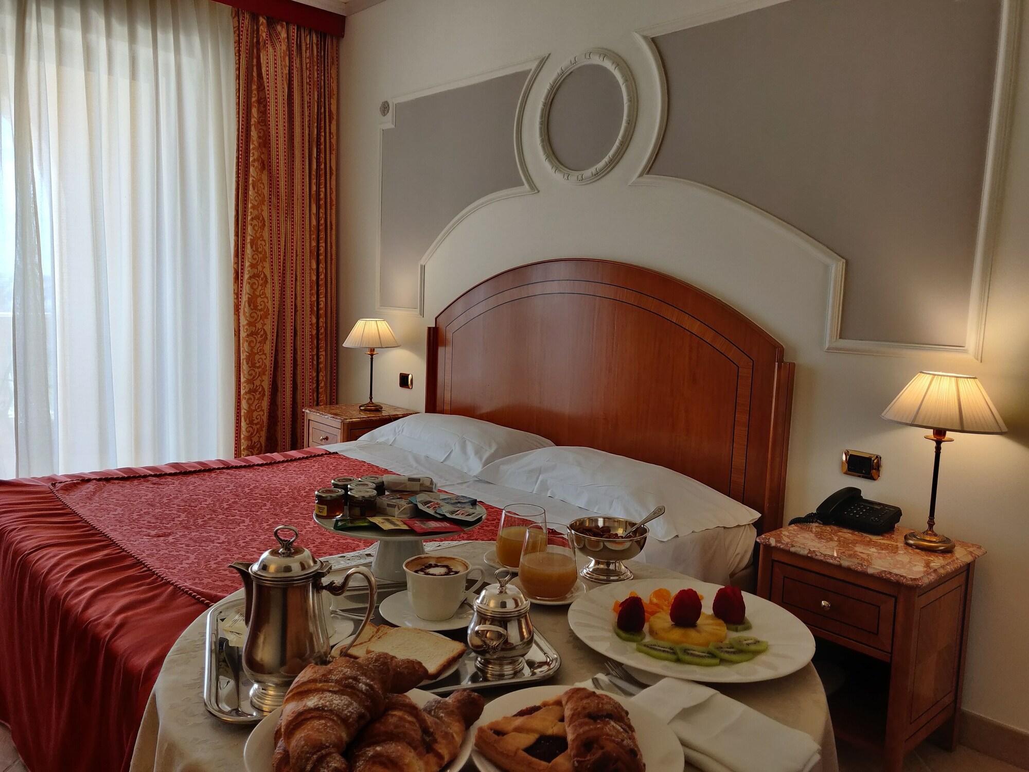 Parco Dei Principi Hotel โรเชลลา ยอนีกา ภายนอก รูปภาพ