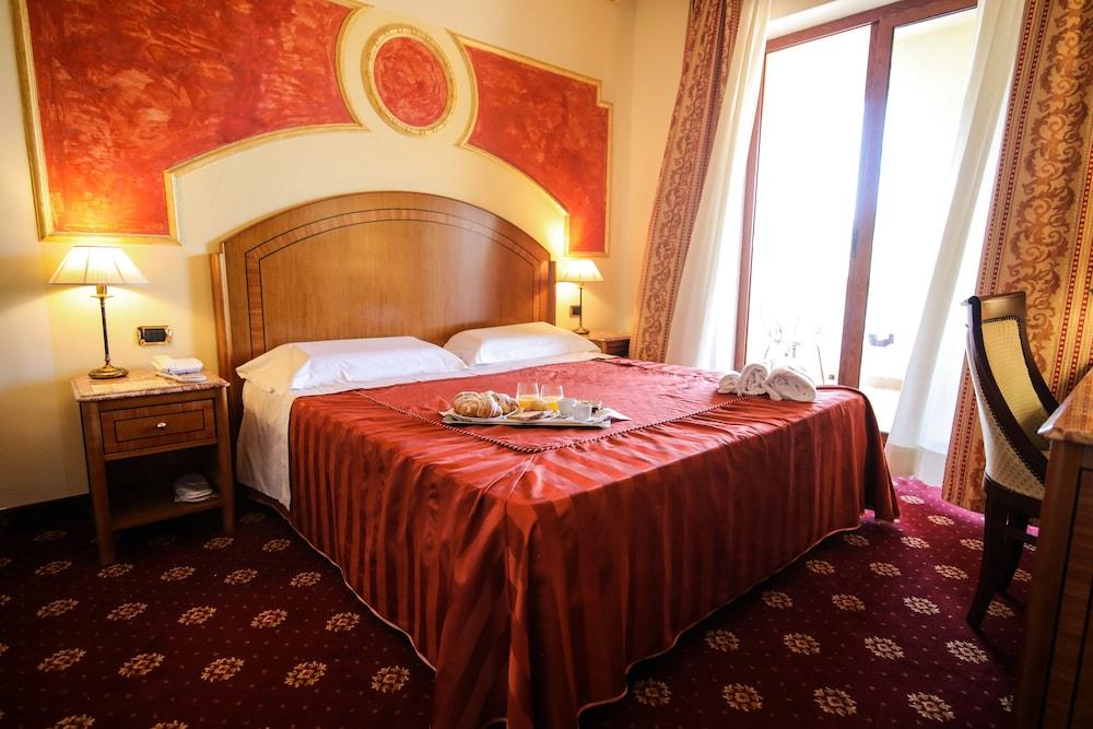 Parco Dei Principi Hotel โรเชลลา ยอนีกา ภายนอก รูปภาพ