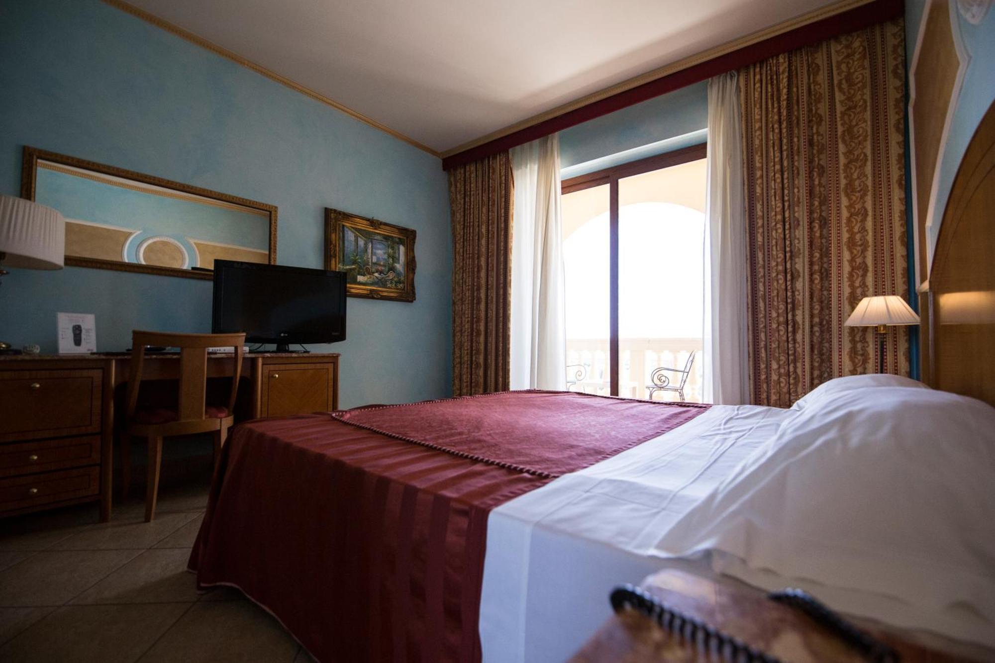 Parco Dei Principi Hotel โรเชลลา ยอนีกา ภายนอก รูปภาพ