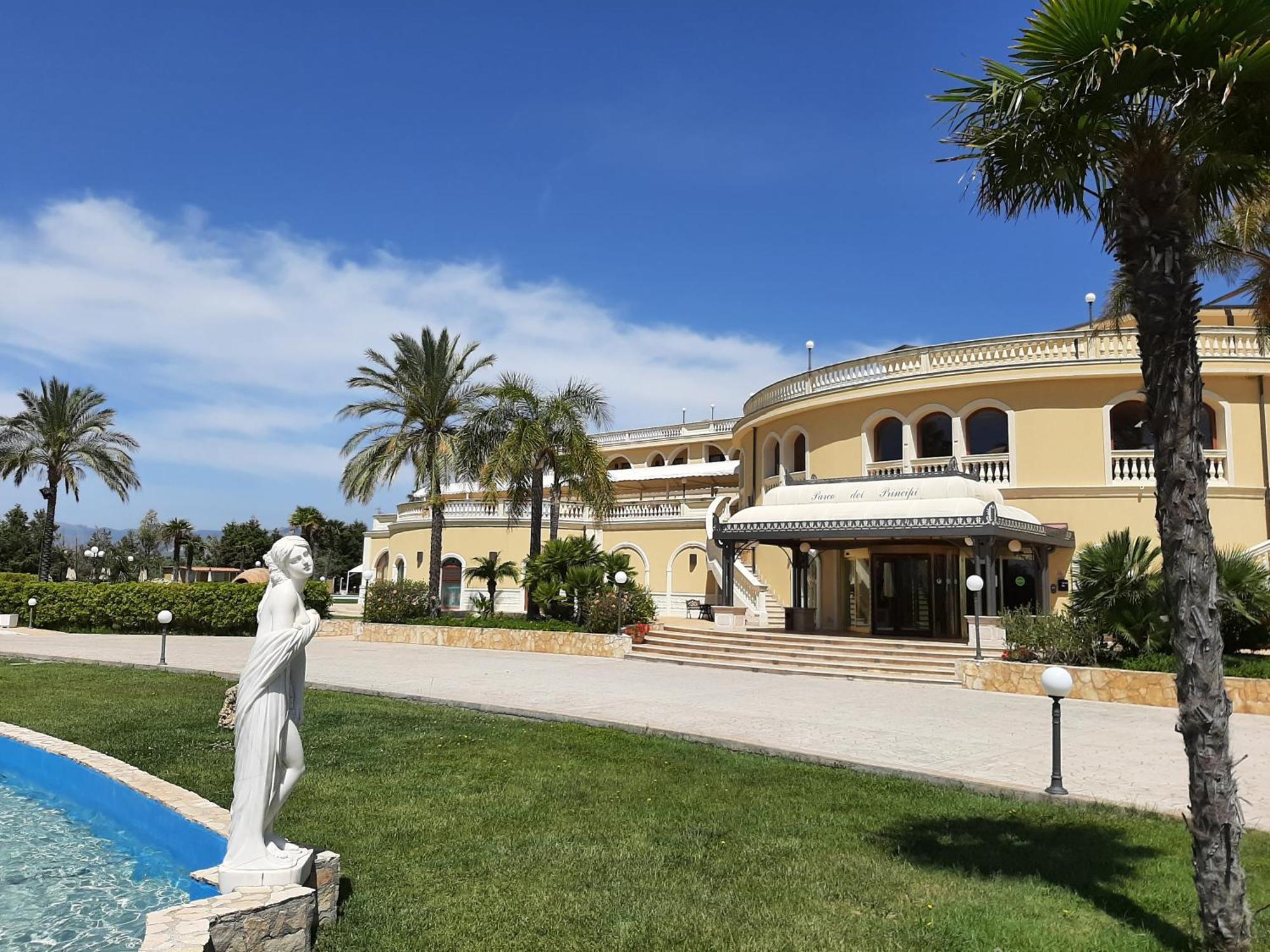Parco Dei Principi Hotel โรเชลลา ยอนีกา ภายนอก รูปภาพ