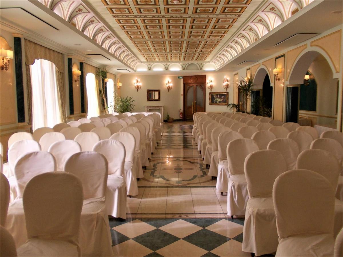 Parco Dei Principi Hotel โรเชลลา ยอนีกา ภายนอก รูปภาพ